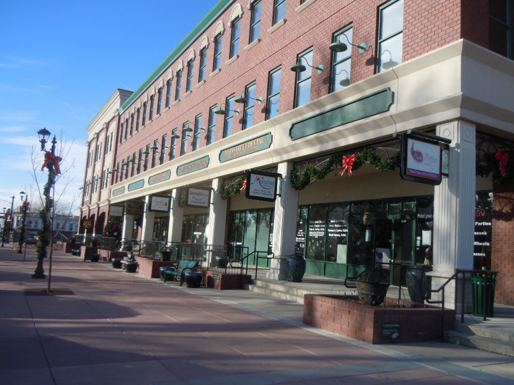 Restaurants along mainstreet in Parker CO